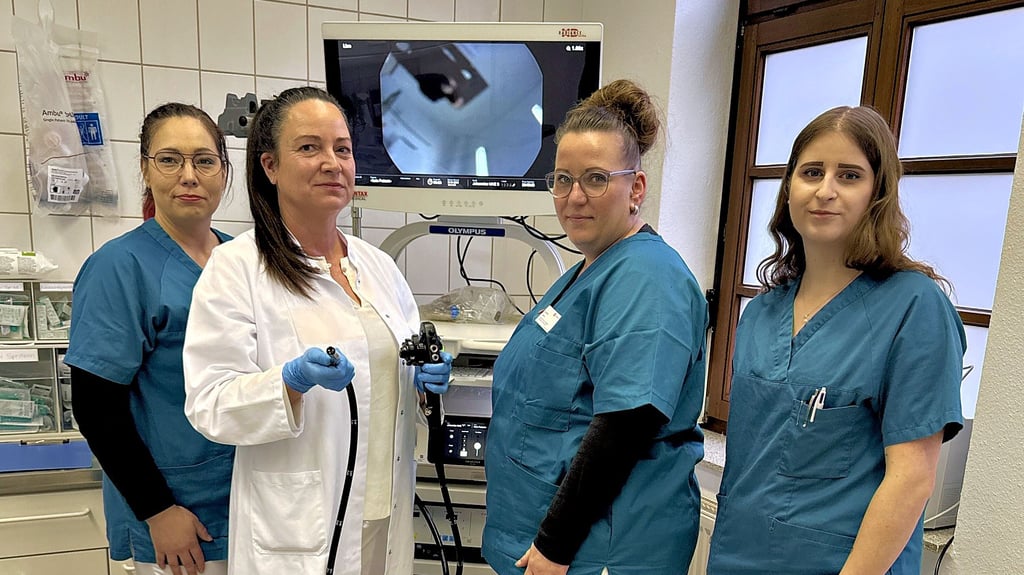 Ein gutes Team (von links): Sabrina Reiche, Dr. Michaela Seemann, Caroline Schweitzer und Adriana Donin sind in der Praxis für Gastroenterologie Am Dom in Stendal für die Patienten da.