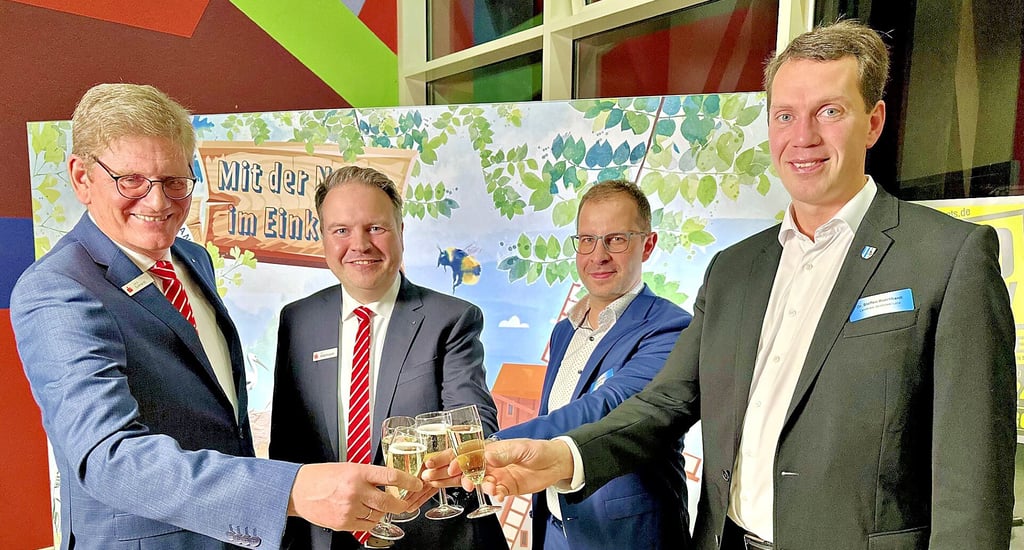 Anstoßen auf 2024: (v.r.) Steffen Burchhardt, Philipp Stark, Uwe Adelmeyer und Jens Eckhardt.