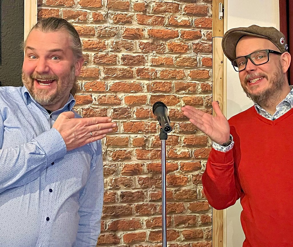 Sebastian (links) und Tobias Hengstmann laden für den Montag der kommenden Woche erstmals zu offenen Bühne ein. Talente aus Magdeburg und Umgebung sind hier auf der Bühne gefragt. Wer auftreten möchte, sollte sich schnell per E-Mail anmelden. Der Eintritt zur Premiere des Formats am 5. Februar um 19.30 Uhr ist frei.