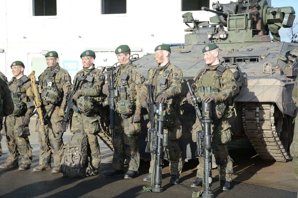 Soldaten der Bundeswehr präsentierten sich beim Bewerbertag.