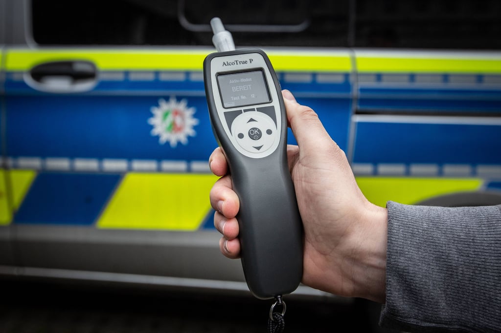 Symbolfoto - Die Polizei hat einen Autofahrer kontrolliert, welcher unter Einfluss von Alkohol in Eisleben mit seinem Pkw unterwegs war.