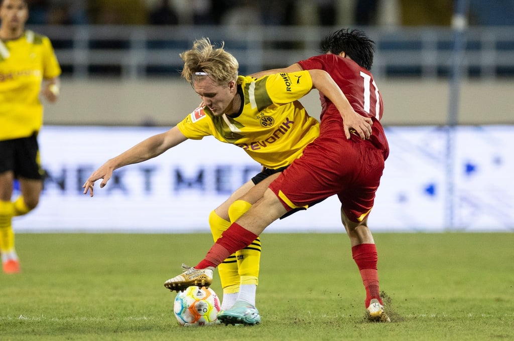 Borussia Dortmunds Angreifer Julian Rijkhoff (l) wechselt zum niederländischen Top-Club Ajax Amsterdam..