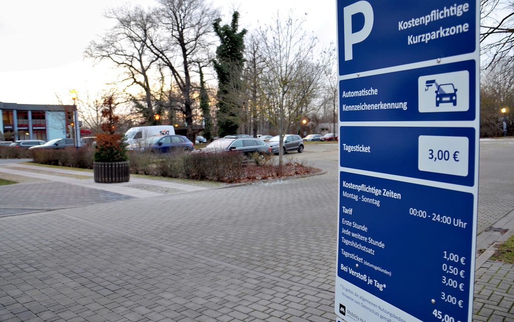 Die Benutzung des Parkplatzes am Salzlandcenter in Staßfurt ist nun gebührenpflichtig.