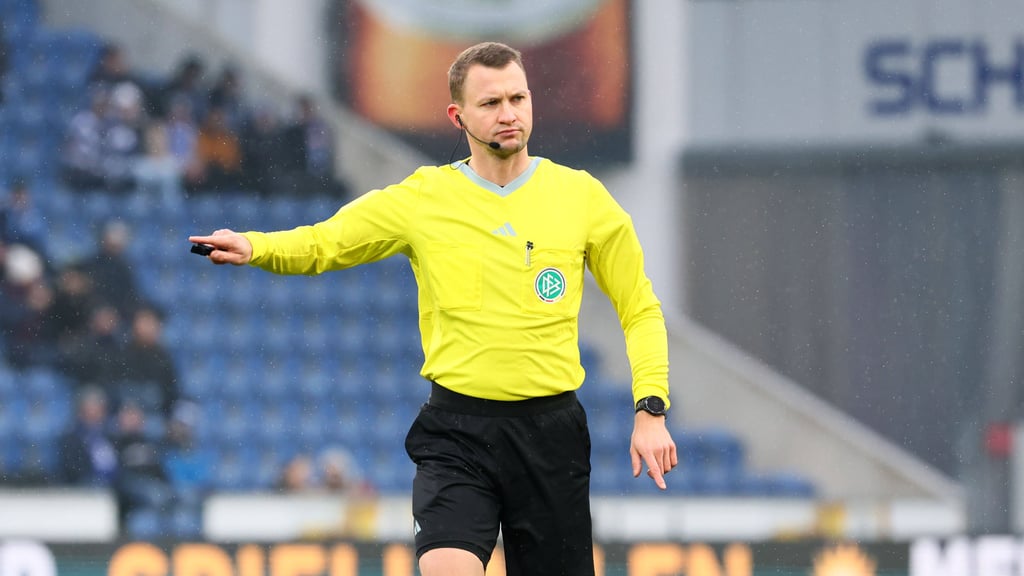 Schiedsrichter für die Partie des 1. FC Magdeburg gegen Holstein Kiel wird Florian Lechner sein. Bereits in der Hinrunde leitet er eine Partie des FCM.