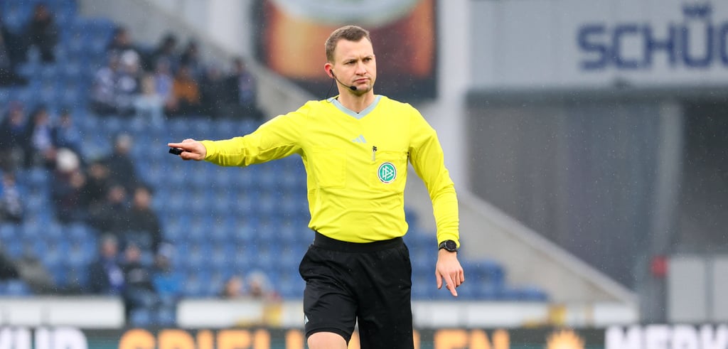 Schiedsrichter für die Partie des 1. FC Magdeburg gegen Holstein Kiel wird Florian Lechner sein. Bereits in der Hinrunde leitet er eine Partie des FCM.