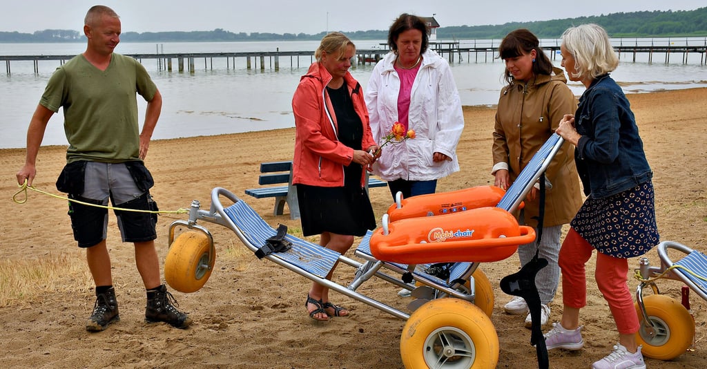 Die Wasserrollstühle im Arendseer Strandbad sind stabil und gut zu bedienen.