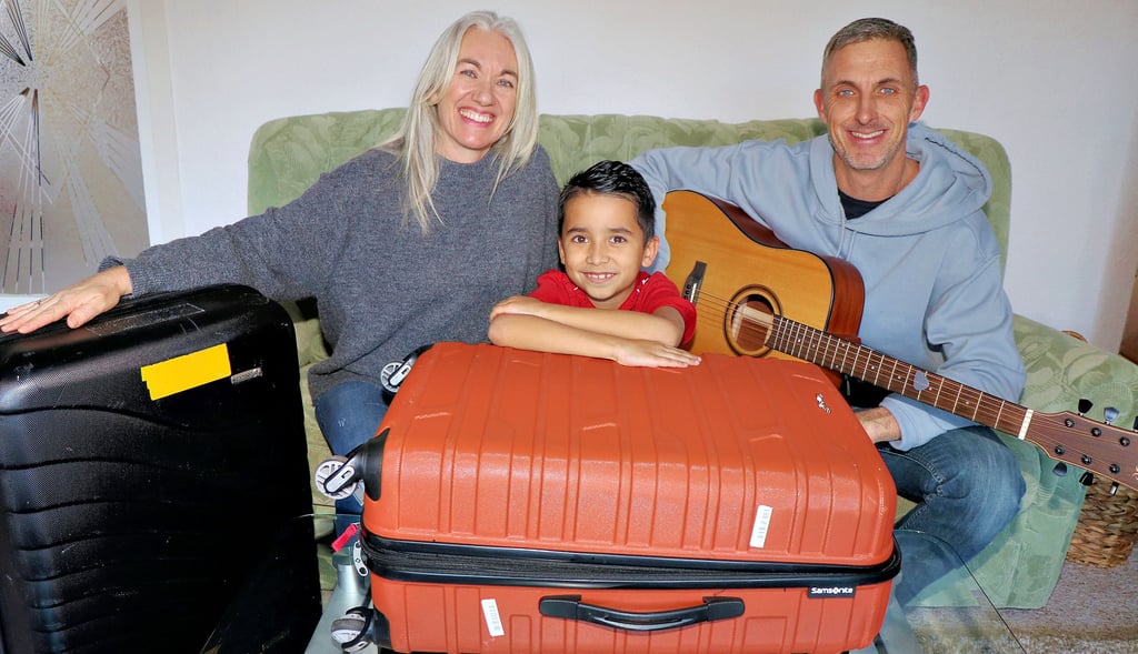 Jason, Sohn Jacob und Regina Biel reisen am Montag aus Lengefeld ab.