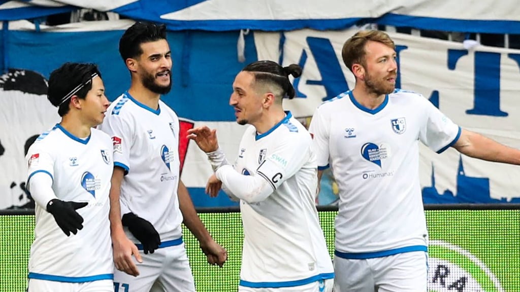 Die Spieler vom 1. FC Magdeburg. Gegen Holstein Kiel muss Cheftrainer Christian Titz auf einigen Positionen umbauen.