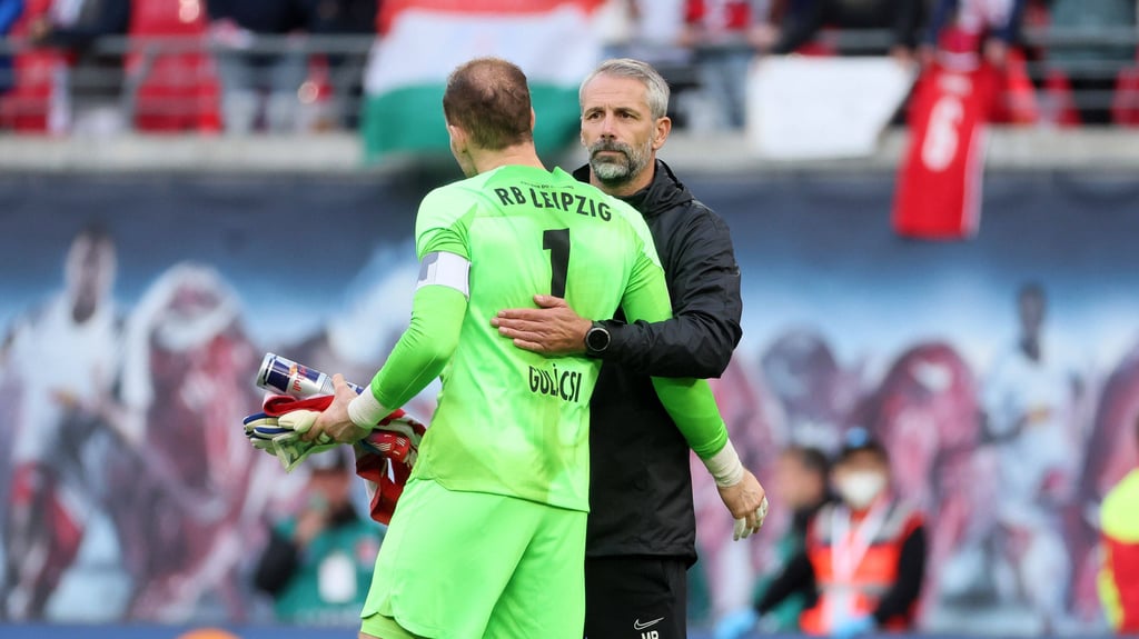 „Dass uns die Sonne im Moment nicht ins Gesicht lacht, ist klar“: Marco Rose und sein neuer Stammkeeper Peter Gulacsi.
