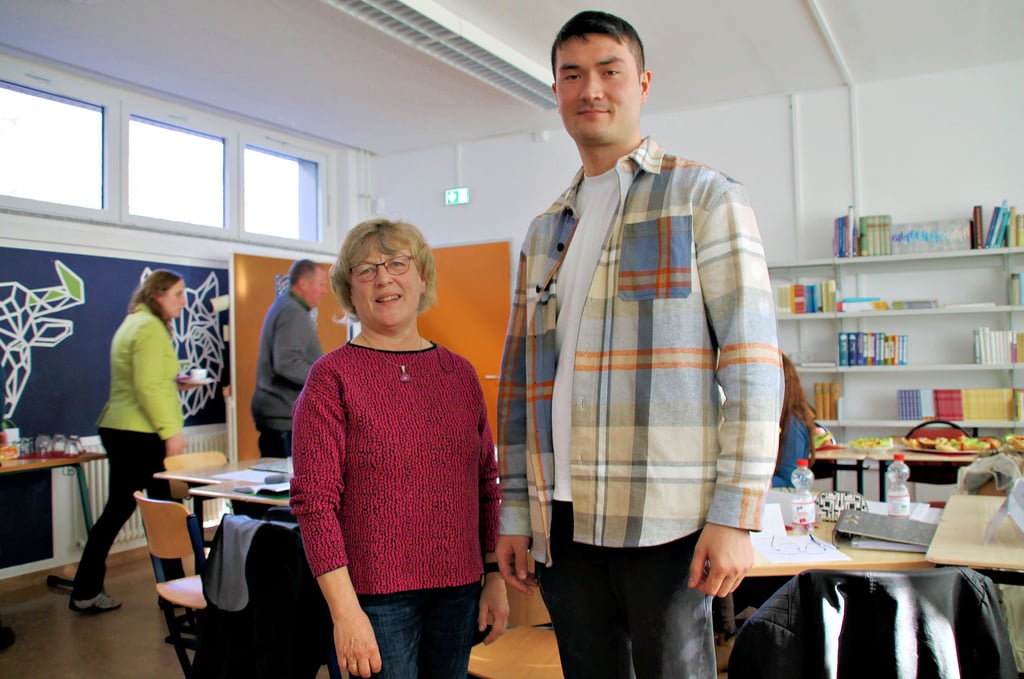 Die Mentorin und der Seiteneinsteiger: Kornelia Siebert und Izzatillo Juraev tauschen sich jede Woche aus.