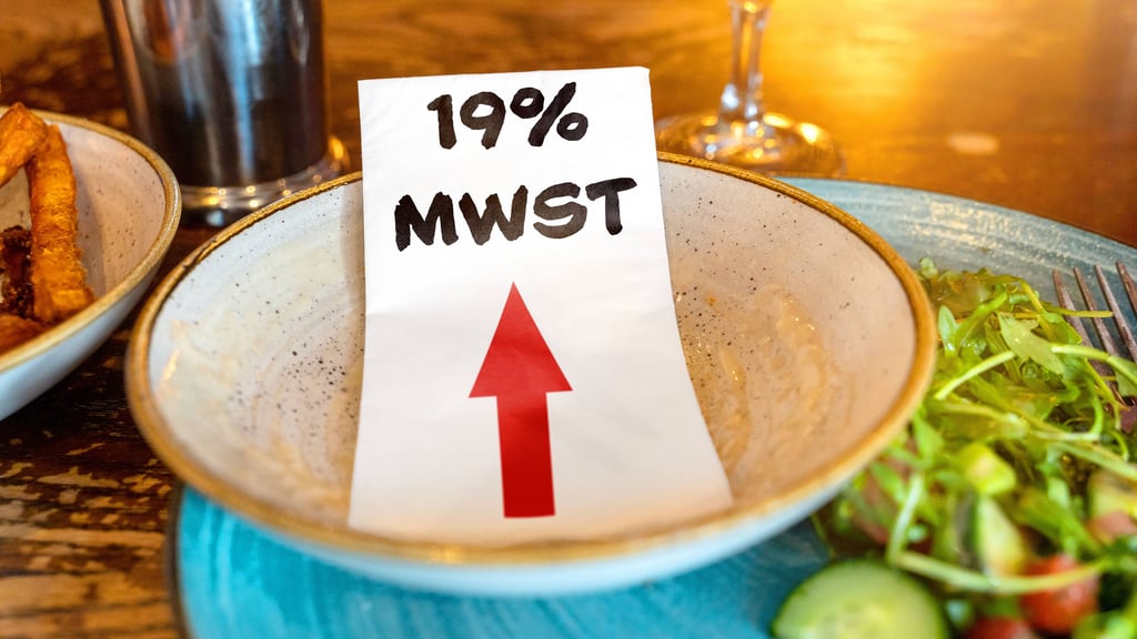 Laut Michael Schmidt, Präsident des Deutschen Hotel- und Gaststättenverbandes Sachsen-Anhalt, haben knapp dreiviertel aller Restaurants zum Jahreswechsel ihre Preise angehoben.