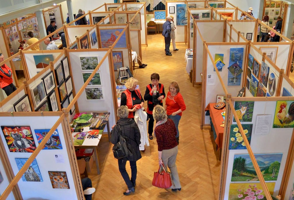 Die Kunstausstellung im Sonnensaal Helbra erfreut sich seit Jahren großer Beliebtheit.