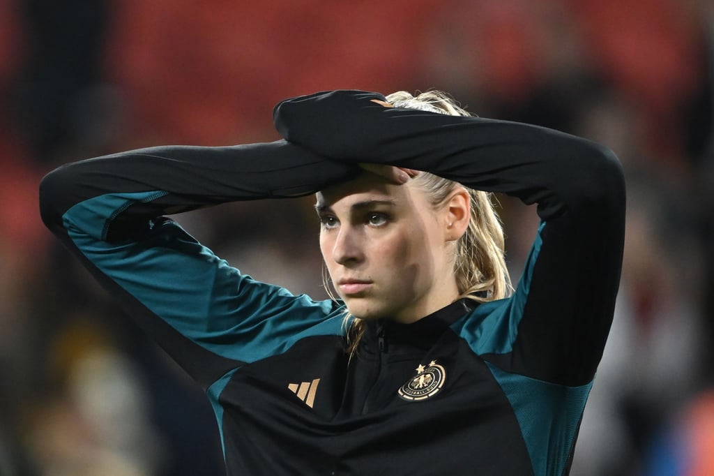 Jule Brand reagiert nach einem Spiel.