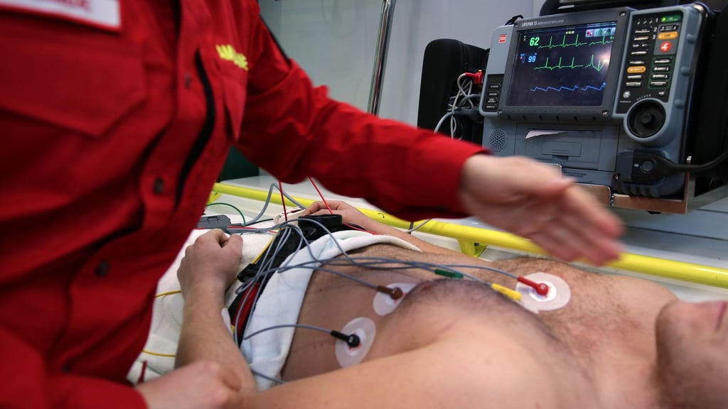 Rescue helicopter in action: full closure after serious accident near ...