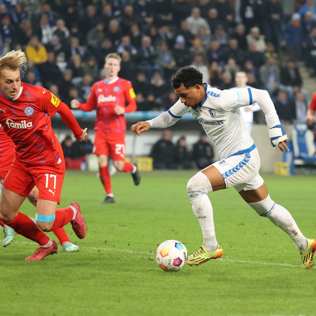 FCM-Spieler Xavier Amaechi (am Ball): Der 1. FC Magdeburg holte ein Unentschieden gegen Holstein Kiel.