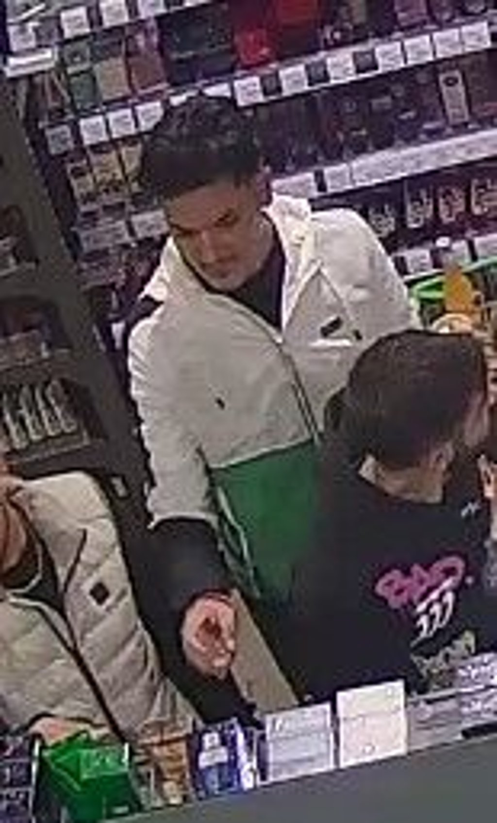 Wer hat diese Männer gesehen?