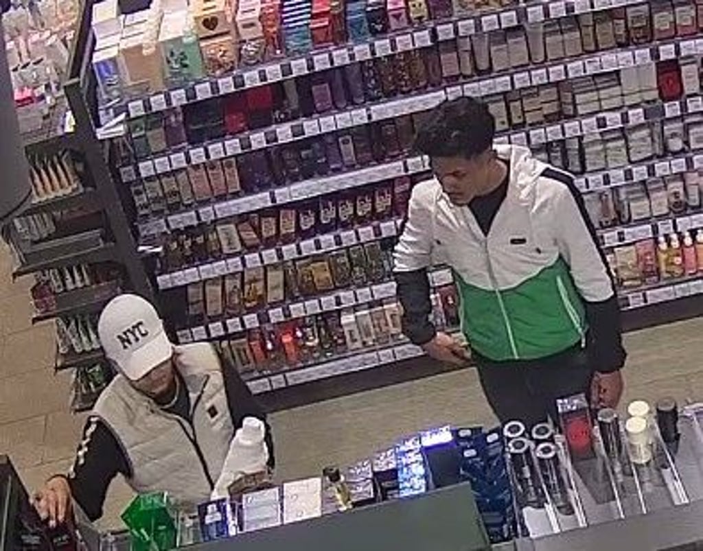 Diese Männer werden von der Polizei gesucht.