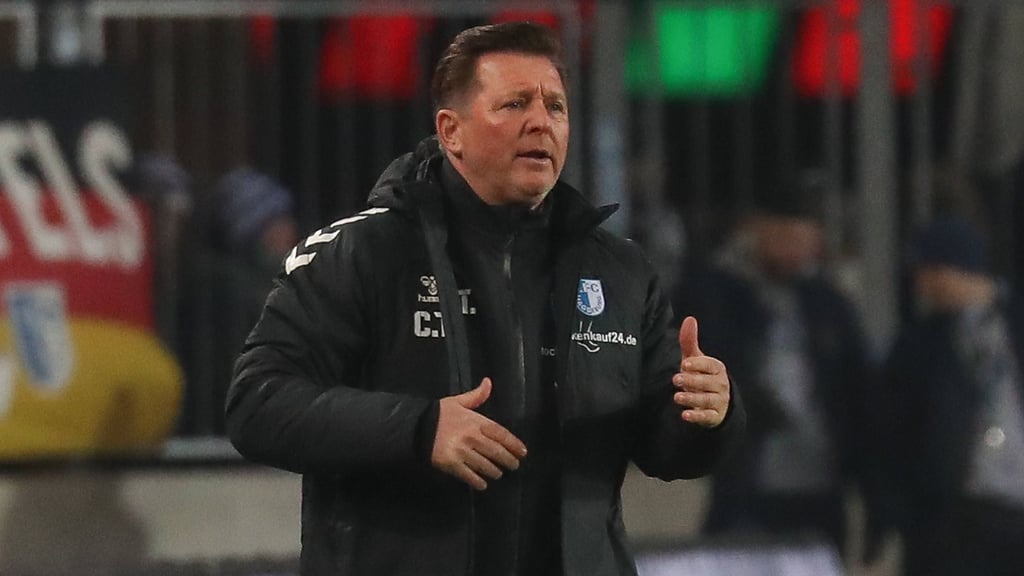 FCM-Cheftrainer Christian Titz beim Spiel des 1. FC Magdeburg gegen Holstein Kiel.