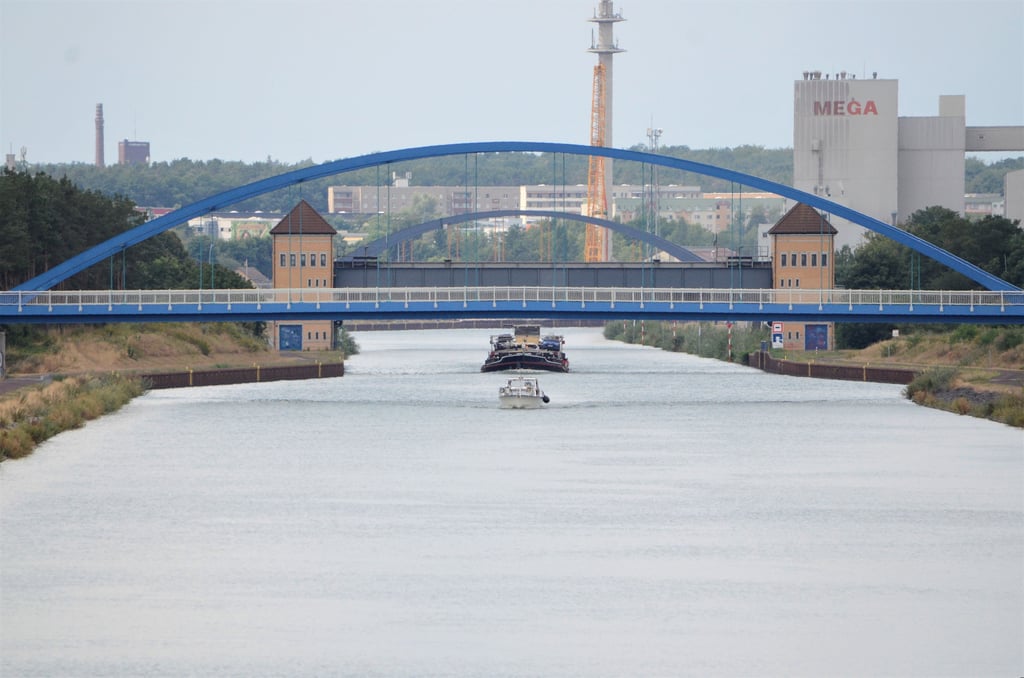 Auf dem Mittellandkanal in Haldensleben hat sich ein Schiffsunglück ereignet.