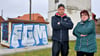 Der Ärger steht Kathendorfs Ortsbürgermeisterin Sabine Wieter und Gordon Arendt ins Gesicht geschrieben. In nur einer Nacht haben Unbekannte am Trafohäuschen und an Verteilerkästen viele Graffiti-Schmierereien hinterlassen.