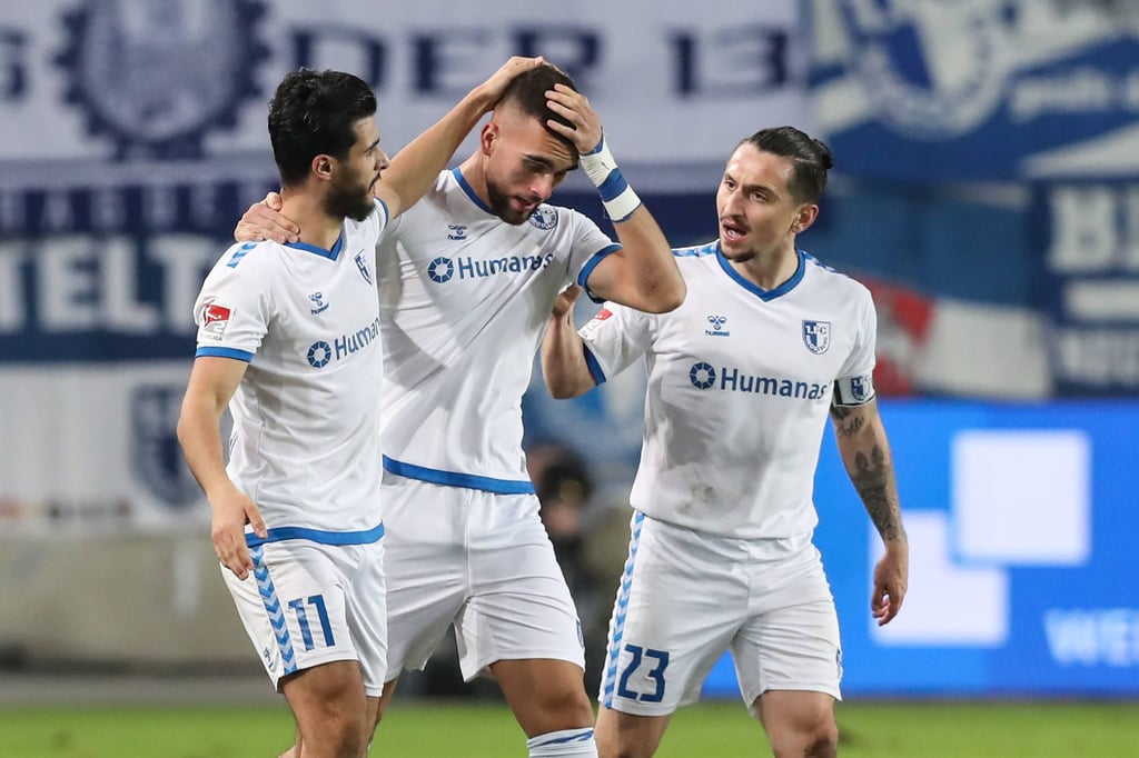 Mo El Hankouri, Torschütze Emir Kuhinja und Kapitän Baris Atik vom 1. FC Magdeburg beim Spiel gegen Holstein Kiel.
