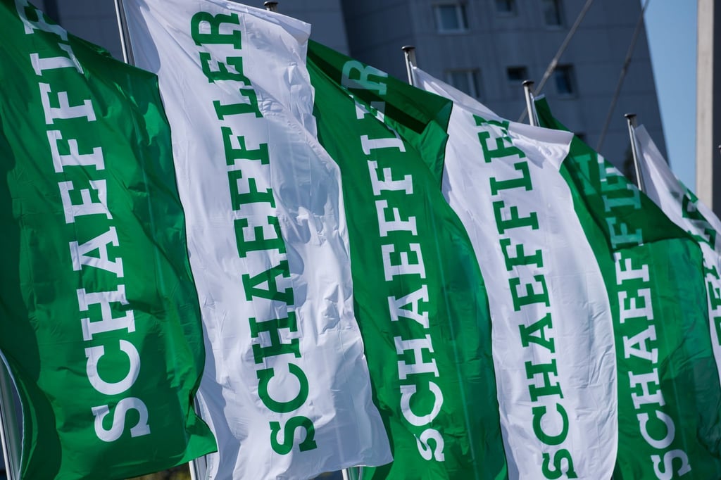 Der Autozulieferer Schaeffler will den Antriebsspezialisten Vitesco übernehmen.