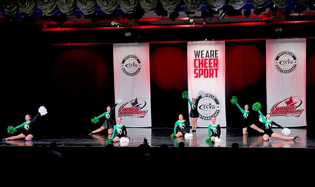 Die Cheerdancer sind zufrieden mit ihrer Leistung.