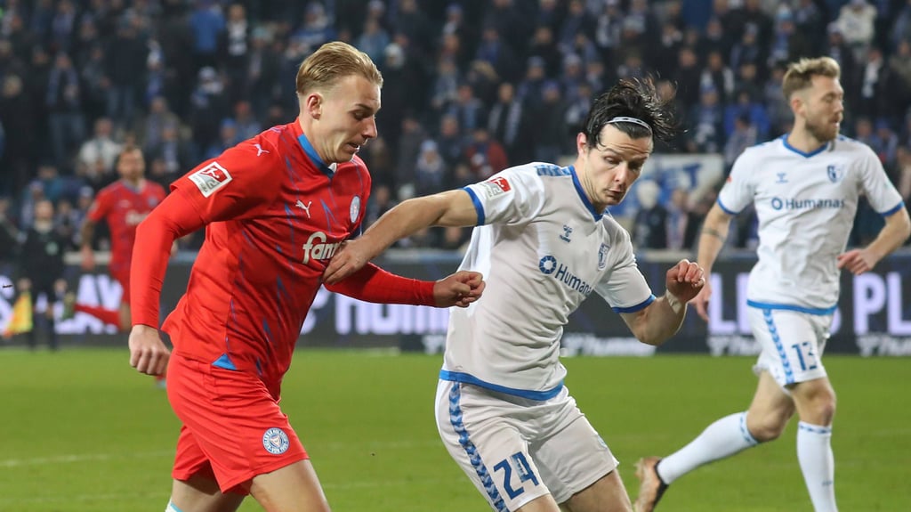 Jean Hugonet (r.) vom 1. FC Magdeburg sah beim 1:1 gegen Holstein Kiel seine fünfte Gelbe Karte.