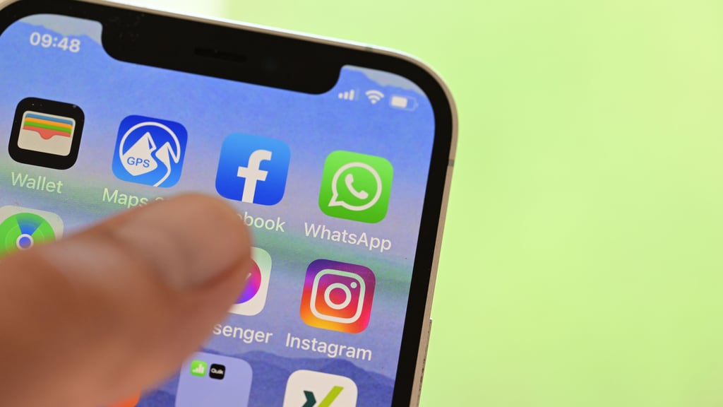 Facebook als App auf einem Smartphone.