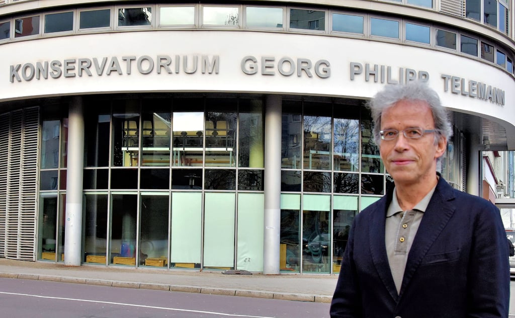 Stephan Schuh leitet seit zehn Jahren die Geschicke des Magdeburger Georg-Philipp-Telemann-Konservatoriums. Im Juni endet sein Vertrag. Aber er würde gern weiterhin Direktor bleiben.