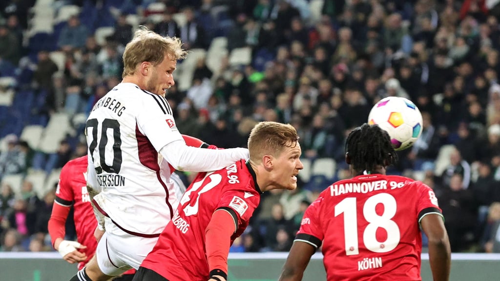 Im Fokus: Marcel Halstenberg (Mitte).