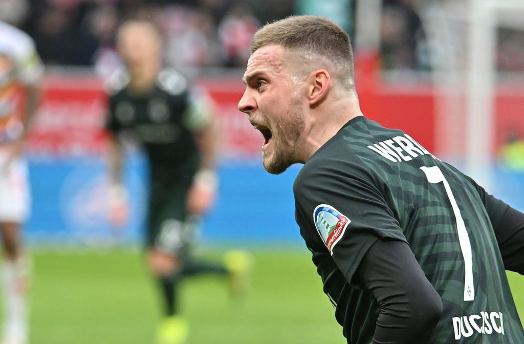 Bremens Marvin Ducksch reget sich auf.