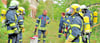 Ausgebildete Atemschutzgeräteträger – hier bei einer Übung in Biederitz – gehen in verqualmte Gebäude, um zu löschen oder Vermisste zu suchen.