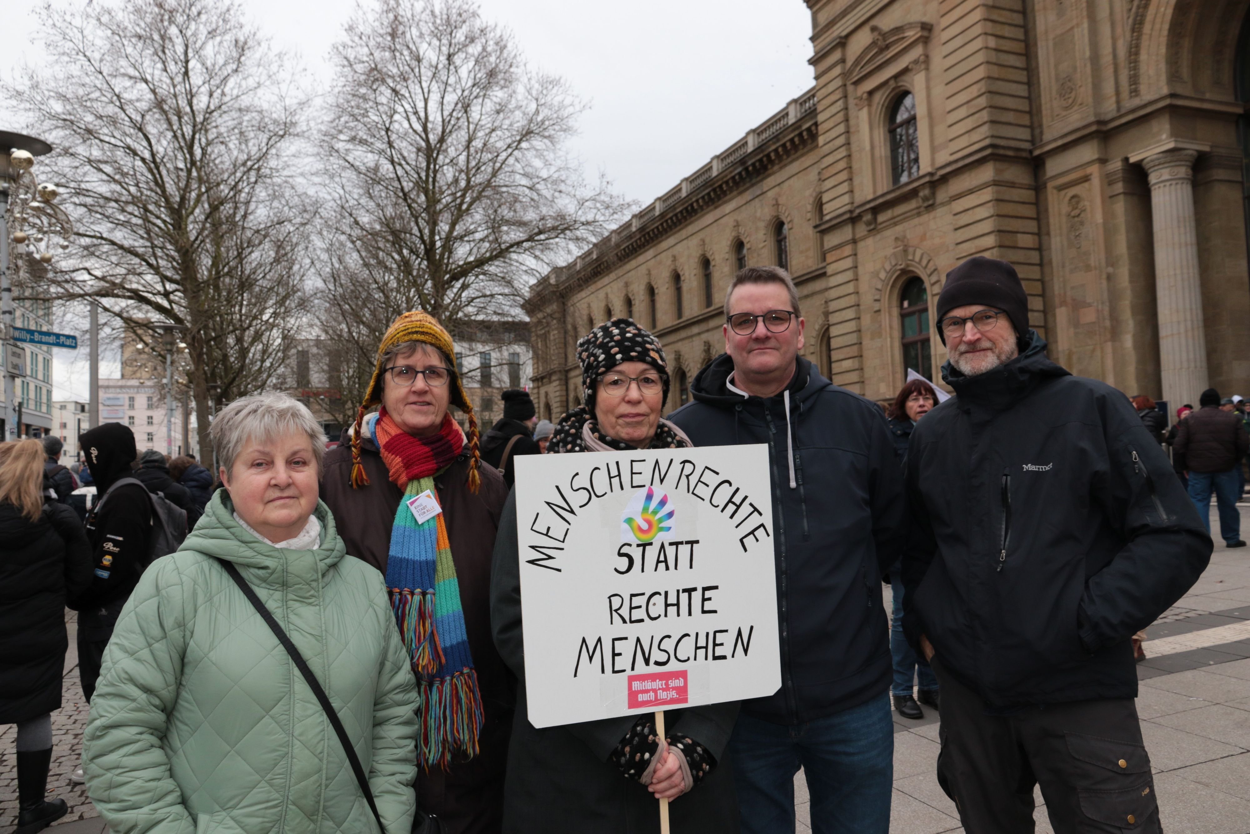 Demo: Hunderte Menschen Gehen In Magdeburg Gegen Rechtsruck Auf Die Straße