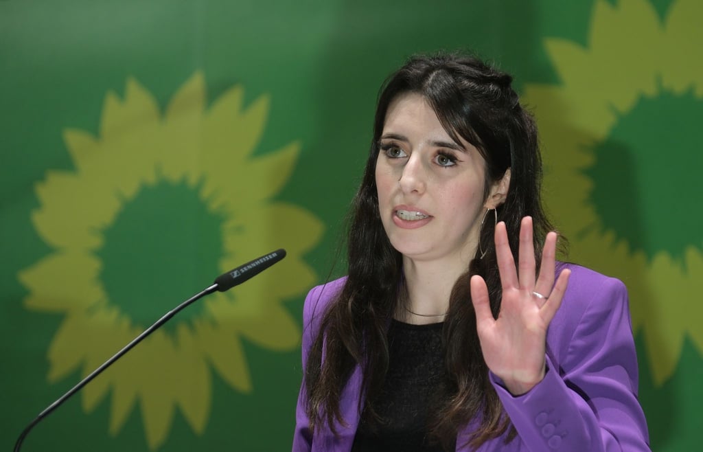 Marie Müser, Landesvorsitzende Bündnis 90/ Die Grünen Sachsen, spricht bei der Landesversammlung der sächsischen Grünen.