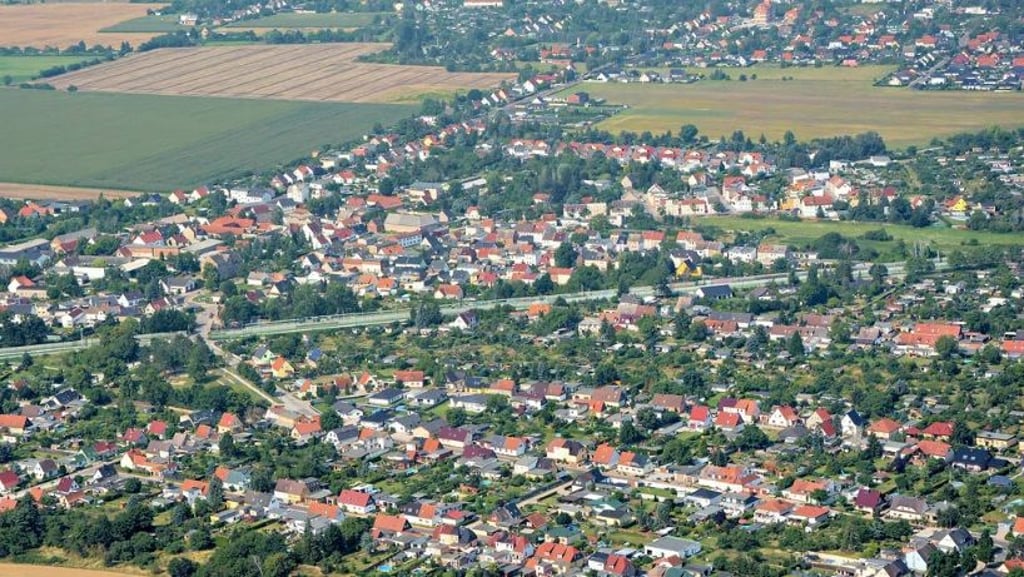 Blick auf Sachsenland (Vordergrund) und dahinter auf Felgeleben: Auf einer Brachfläche soll Wohnbebauung möglich sein