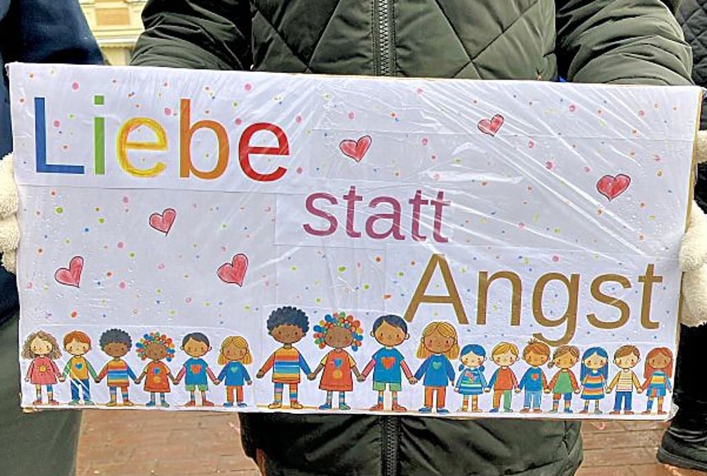 Die Teilnehmer setzten ein Zeichen für ein friedliches Miteinander.