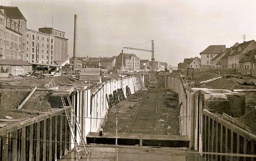 Der Schleusenbau in Bernburg vor 100 Jahren.