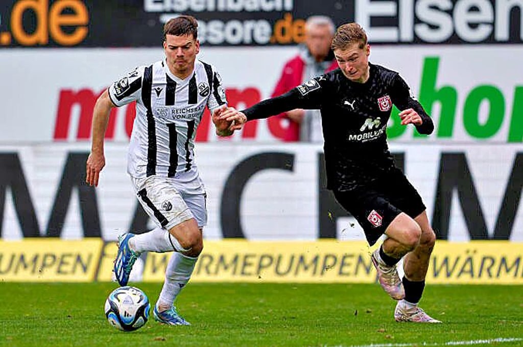 Julian Eitschberger (r.)