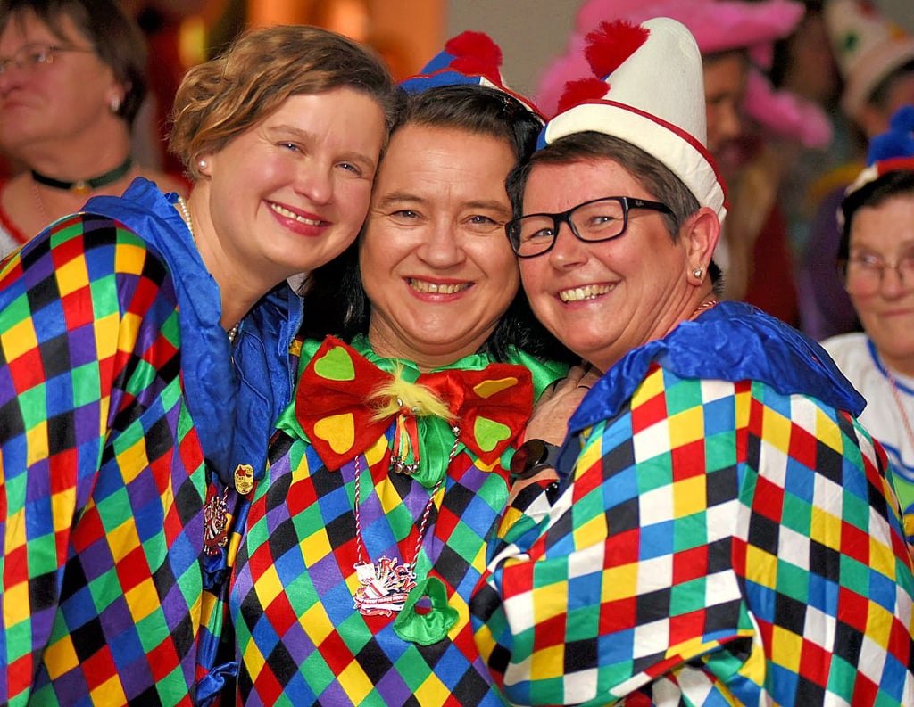 Wie die Saale zu Groß Rosenburg gehören auch die Stimmungssängerinnen zum Carnevalsverein.