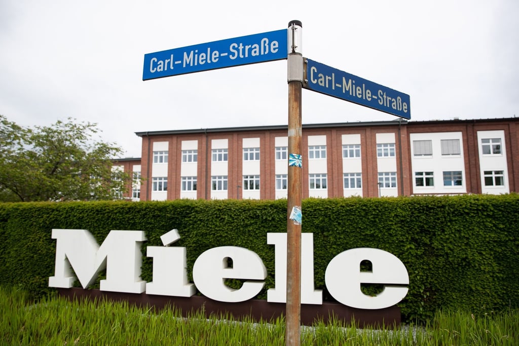 Der Hausgeräte-Hersteller Miele aus Gütersloh plant laut einem Bericht den Abbbau von 2000 Stellen weltweit.