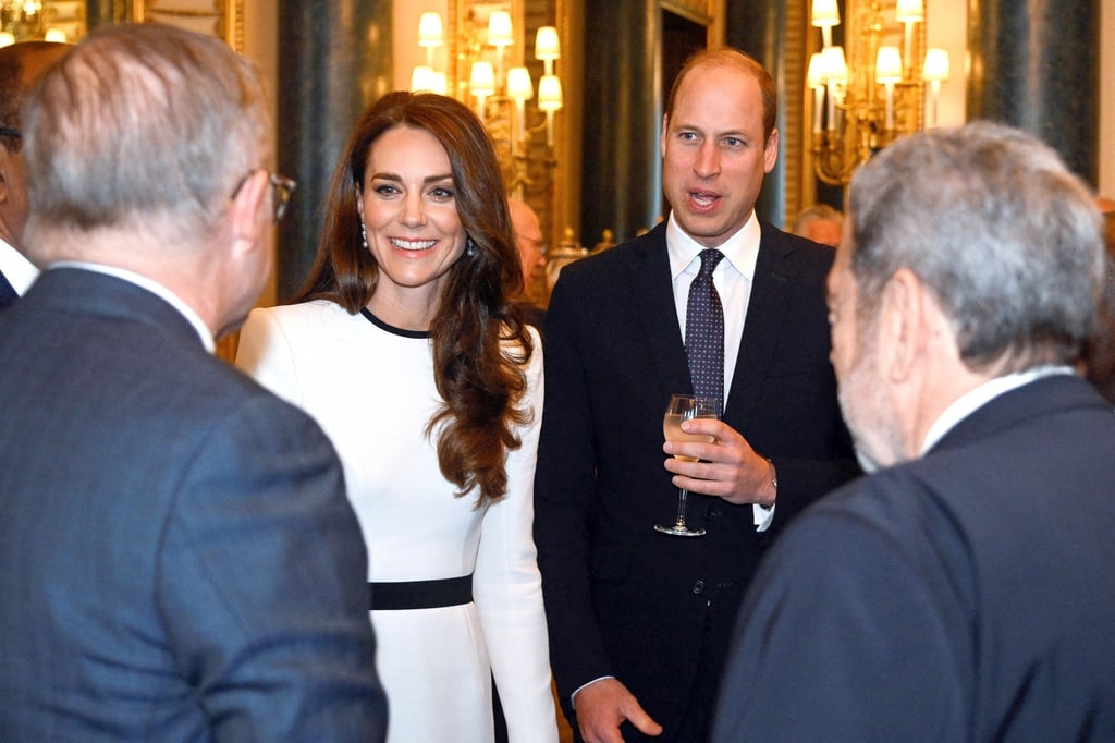 Prinzessin Kate hatte sich Mitte Januar einer Operation im Bauchraum unterzogen und war darauf knapp zwei Wochen lang im Krankenhaus. Prinz William nahm daraufhin eine Auszeit, um für seine Familie da zu sein.