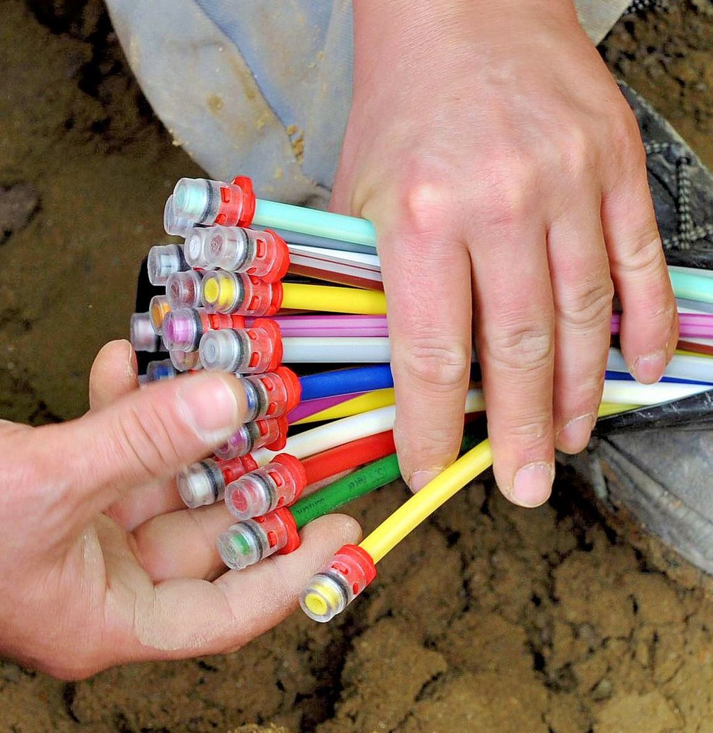 Der Glasfaserausbau in Bernburg dauert noch an. Die letzten der insgesamt 12.860 Haushalte sollen laut der Deutschen Telekom bis zum Jahresende 2024 angeschlossen sein.