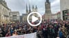 Über 1.300 Menschen haben am Samstag auf dem halleschen Markt gegen Rechts demonstriert. 