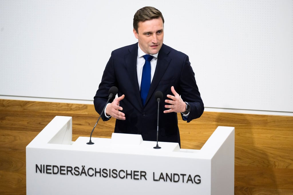 Sebastian Lechner, Fraktionsvorsitzender der CDU-Fraktion, spricht im Landtag Niedersachsen.