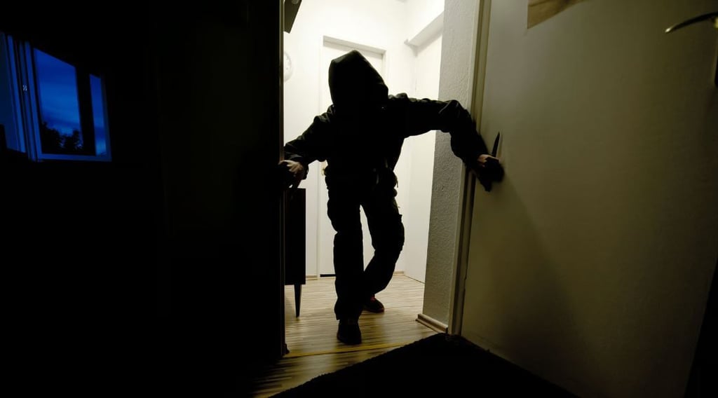 Einbruch: In Stadtfeld Ost ist in Magdeburg ein Mann in seiner Wohnung von Männern attackiert worden.