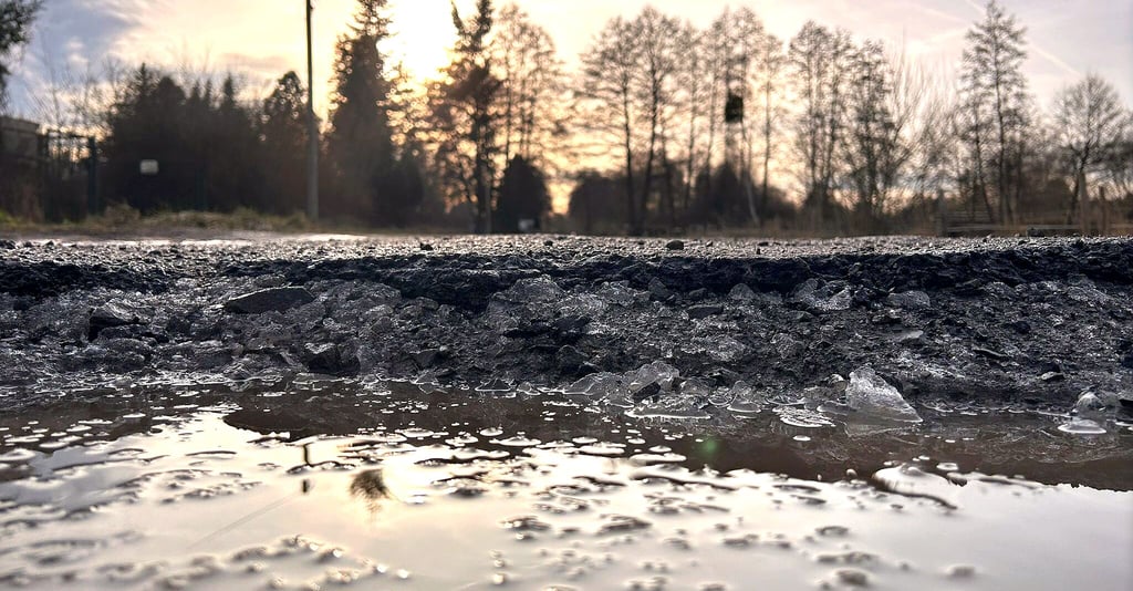 Nicht das Ende der Welt, aber vermutlich von heilen Felgen und Stoßdämpfern: Der Rottweg in Gardelegen weist riesige, tiefe Schlaglöcher auf.