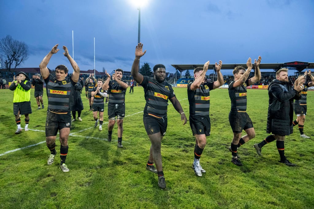 Rugby EM-Länderspiel Deutschland (in schwarz) gegen Georgien im Paul Greifzug Stadion Dessau Georgien gewinnt mit 28 zu 17 ca. 5300 Zuschauer