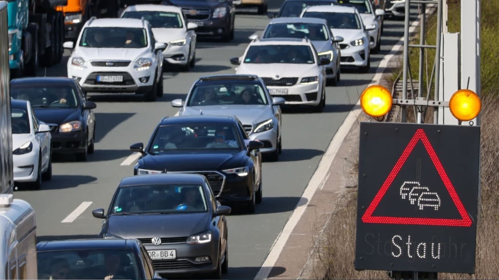 Die A14 war bei Löbejün nach einem Unfall voll gesperrt.