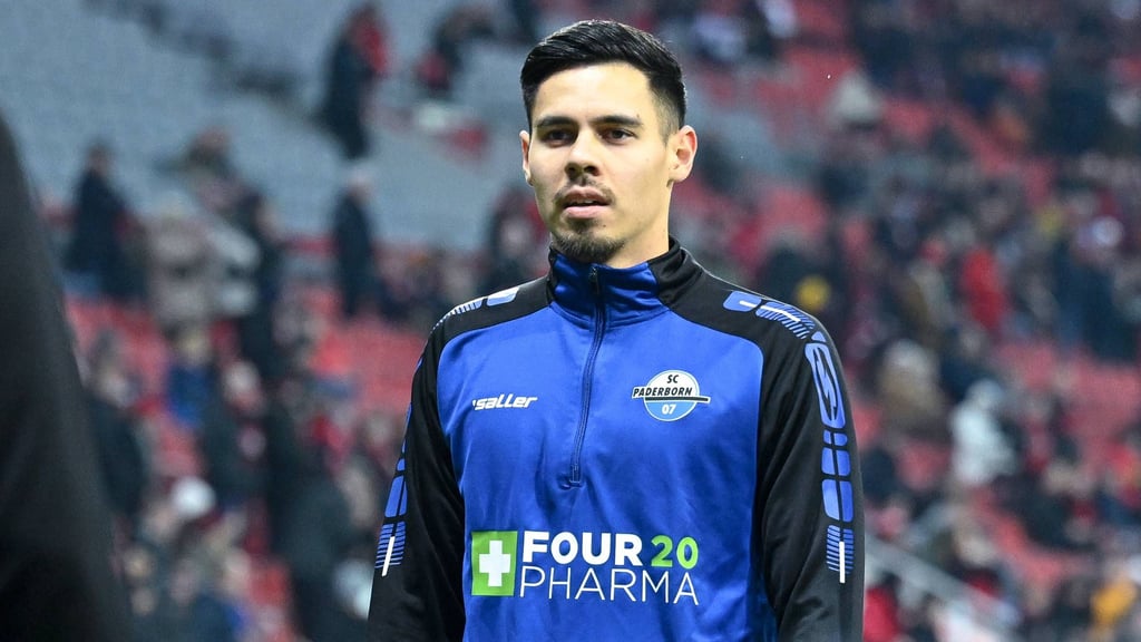 Raphael Obermair ist seit seinem Wechsel vom 1. FC Magdeburg 2022 klarer Stammspieler und Dauerbrenner beim SC Paderborn.